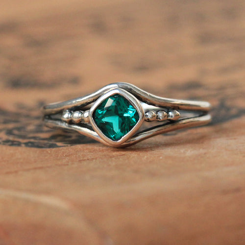 Satellite Emerald Birthstone Ring Silver - Size 8