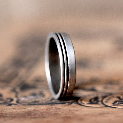 mens-modern-silver-wedding-ring