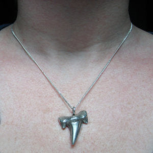handmade-ethical-sterling-Silver-Shark-Tooth-Necklace-03