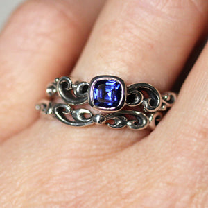 Water Dream wedding ring set made of sterling silver and sapphire from Metalicious being worn