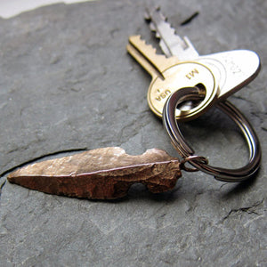 View of the bronze arrowhead keychain from Metalicious