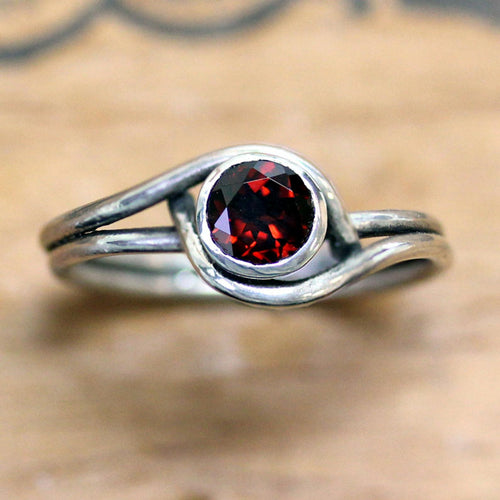 Silver Mini Pirouette Ring with Garnet