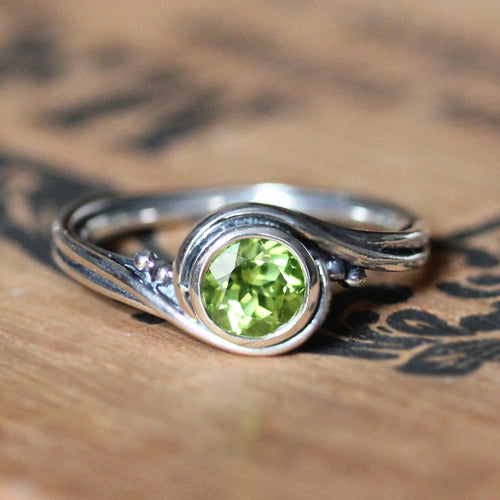 Round Garnet or Peridot Ring Sterling Silver, Pirouette